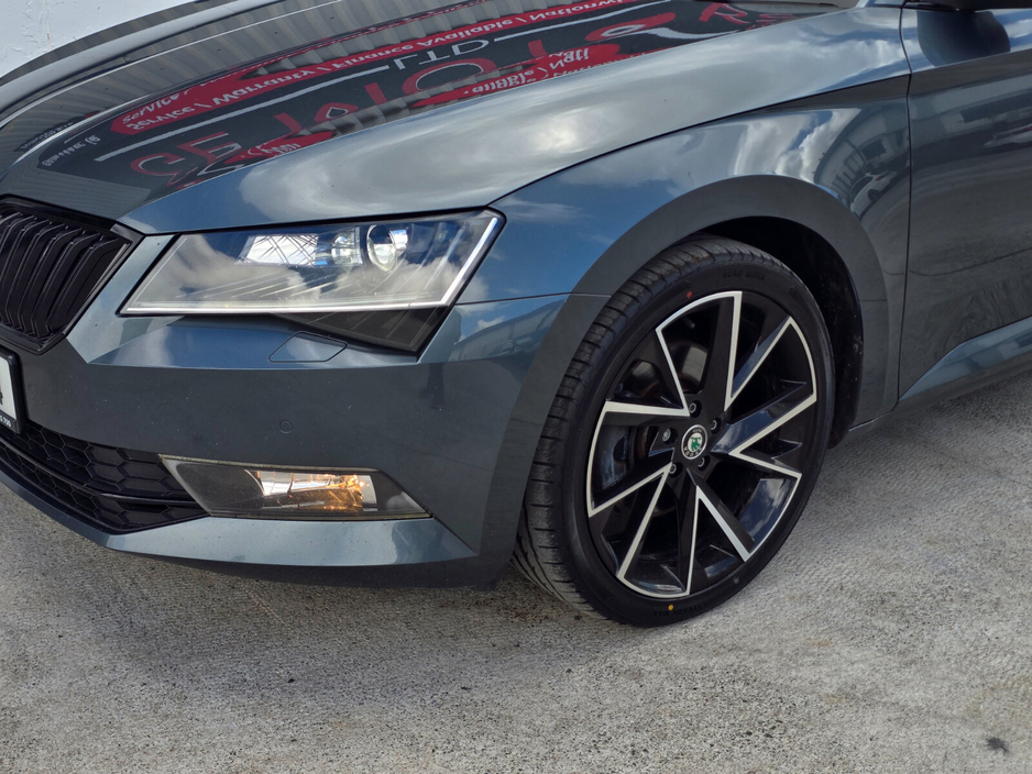 2018 Skoda Superb - image 22