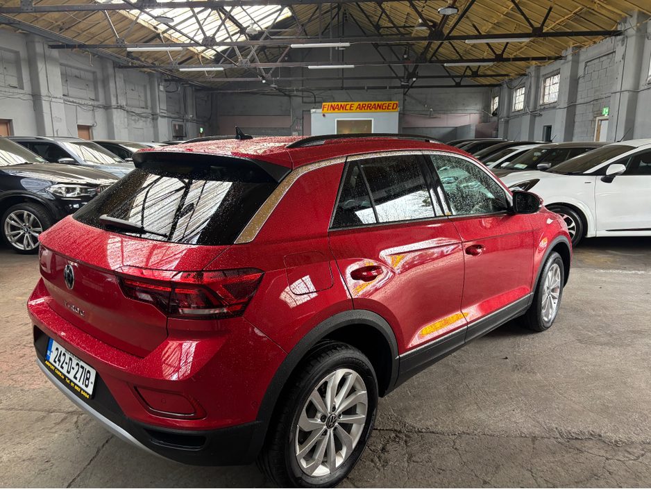 2024 Volkswagen T-Roc - image 15