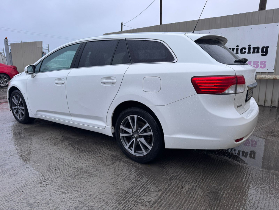 2015 Toyota Avensis 2.0 D-4D ICON ESTATE 5DR OVERMOUNT 126BHP €10,800