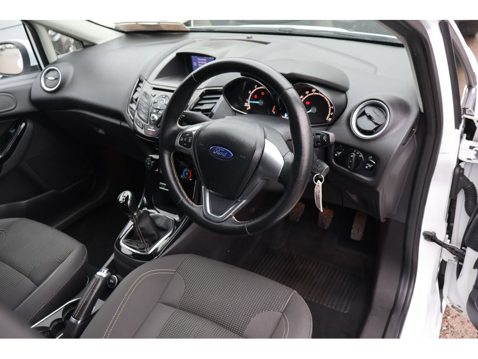 2017 Ford Fiesta - image 11