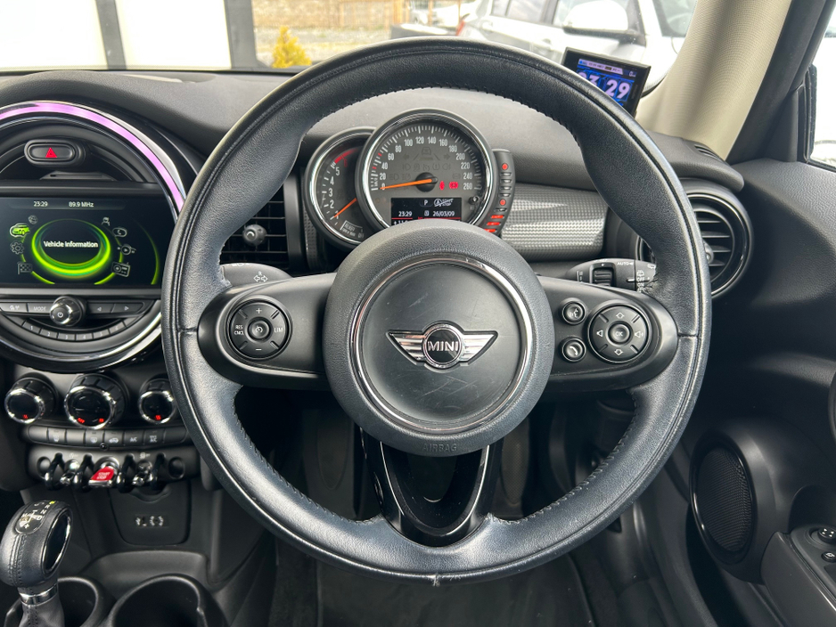 2017 MINI Cooper D - image 16