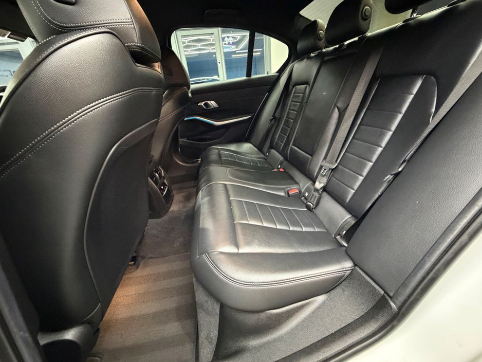 2021 BMW 3 Series - image 30