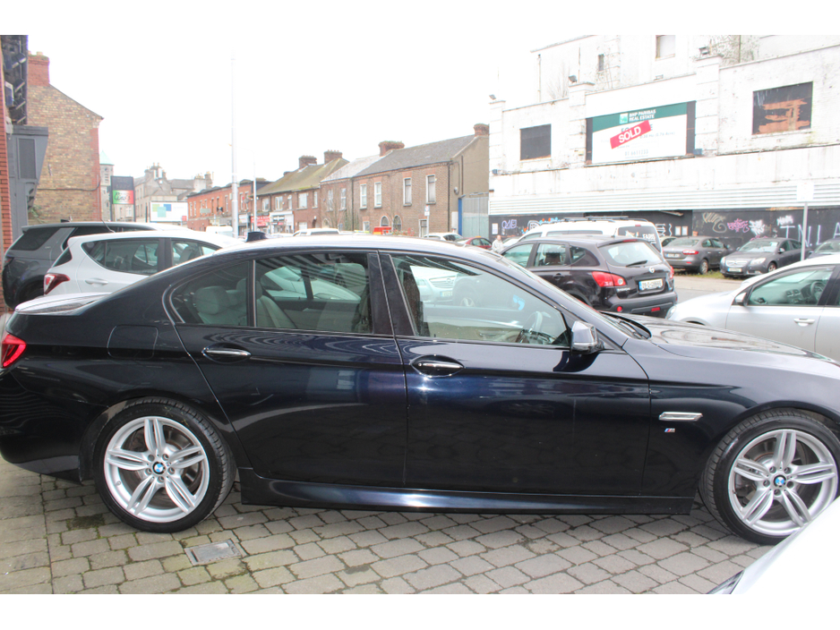 2016 BMW 5 Series - image 2