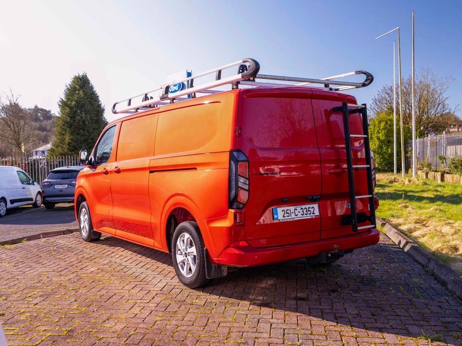 2025 Ford Transit Custom - image 9