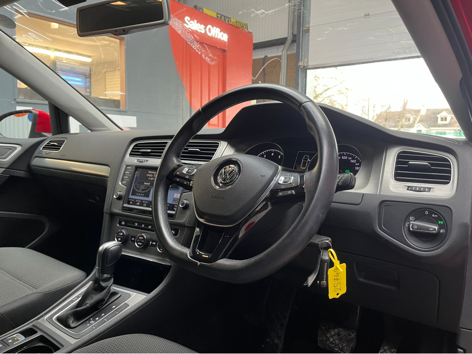 2015 Volkswagen Golf - image 8