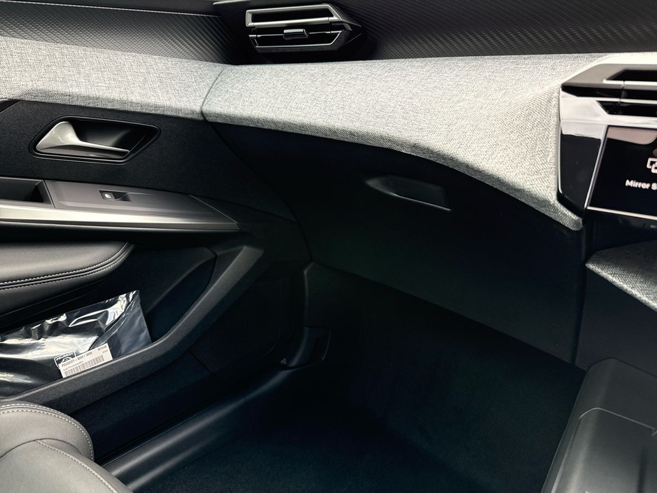 2026 Peugeot 5008 - image 21