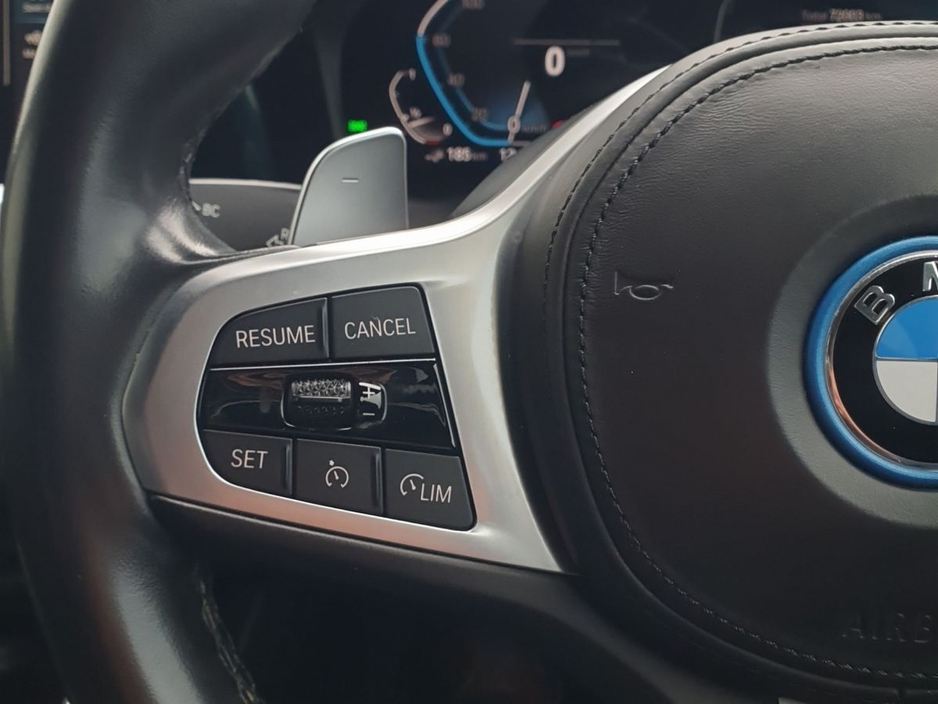 2022 BMW 3 Series - image 17