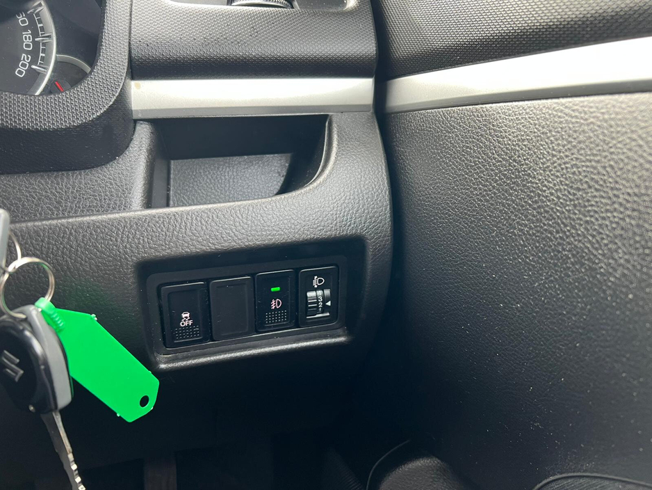 2016 Suzuki Swift - image 11