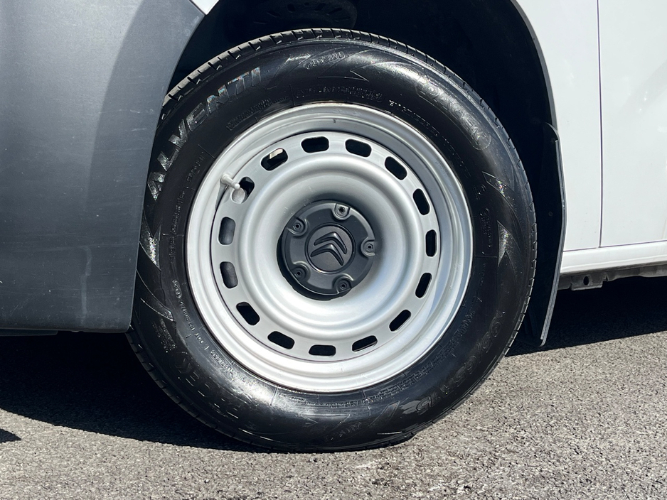 2023 Citroen Berlingo - image 5