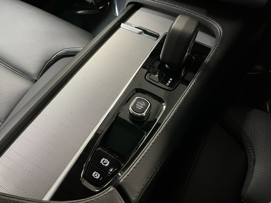 2023 Volvo XC90 - image 4