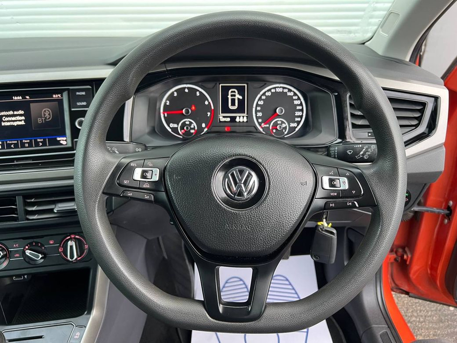 2018 Volkswagen Polo - image 4