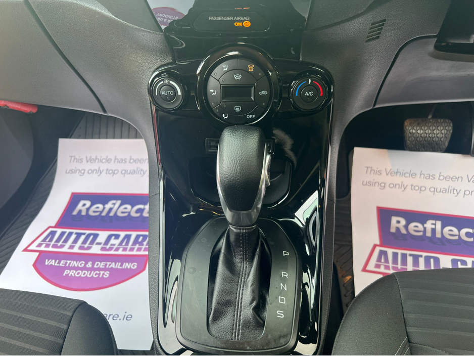 2014 Ford Fiesta - image 15