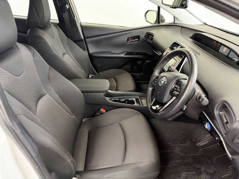 2022 Toyota Prius - image 12