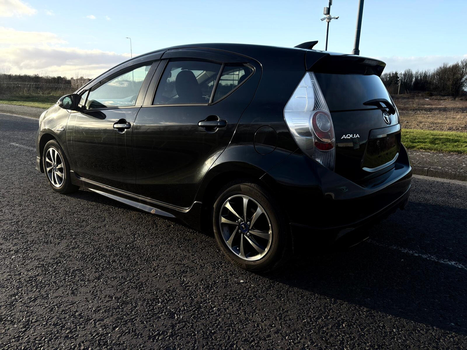 2014 Toyota Aqua - image 2