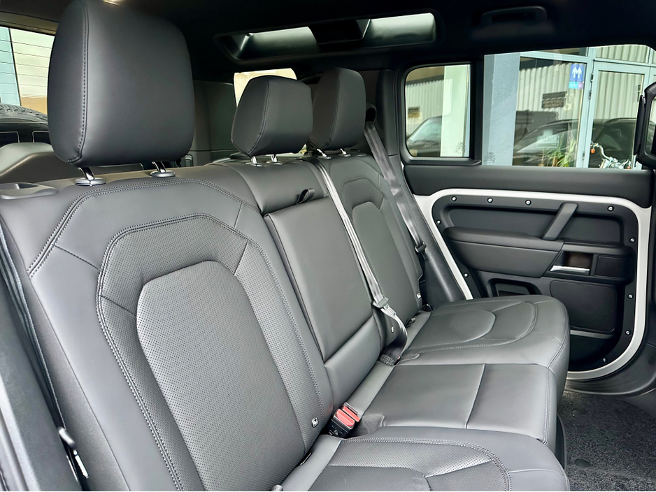 2026 Land Rover Defender Borosco Grey /  X-DYNAMIC SE €119,950