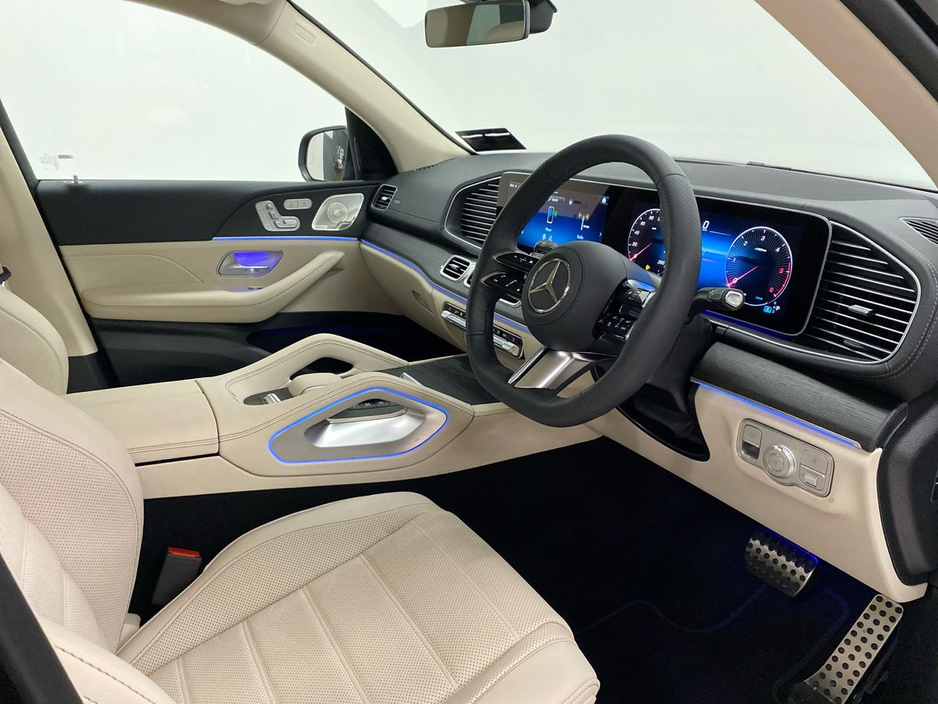 2026 Mercedes-Benz GLS - image 9