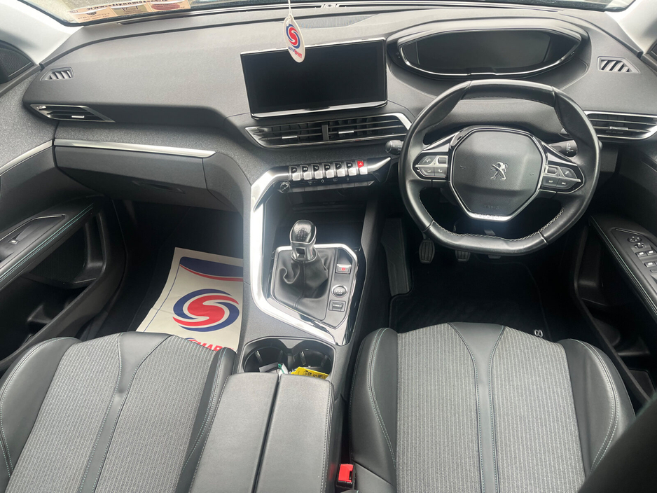 2021 Peugeot 5008 - image 6