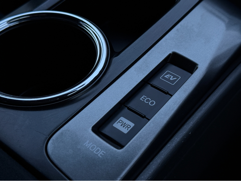 2014 Toyota Prius Alpha - image 15