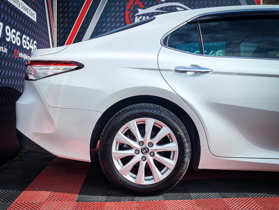 2020 Toyota Camry - image 9