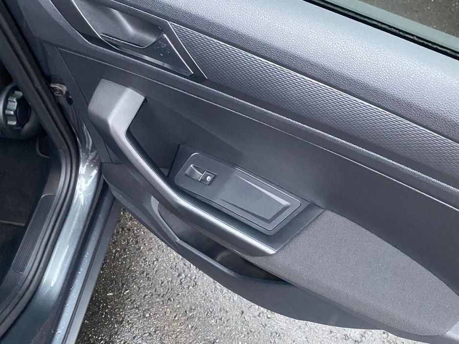 2021 Volkswagen T-Roc Design 1.0 TSI M6F 110HP 5DR €22,995