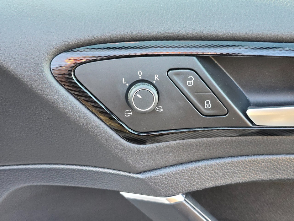 2017 Volkswagen Golf - image 10