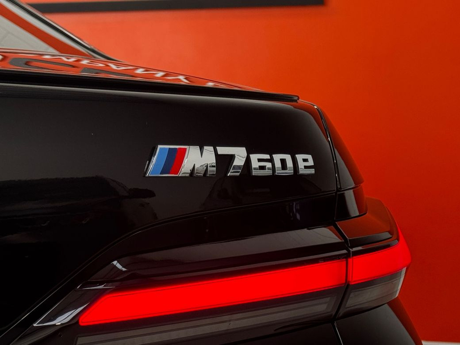 2025 BMW 7 Series - image 10