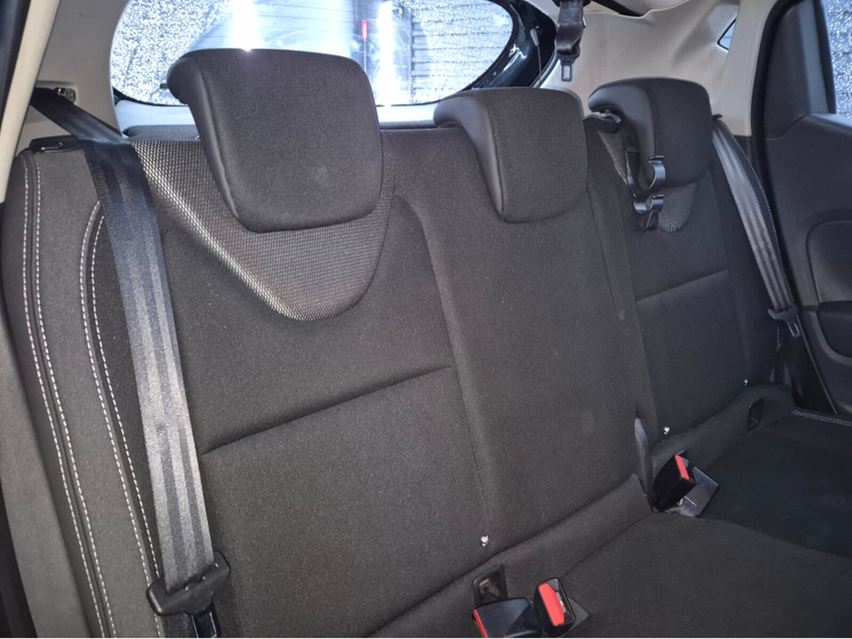 2017 Renault Clio - image 13