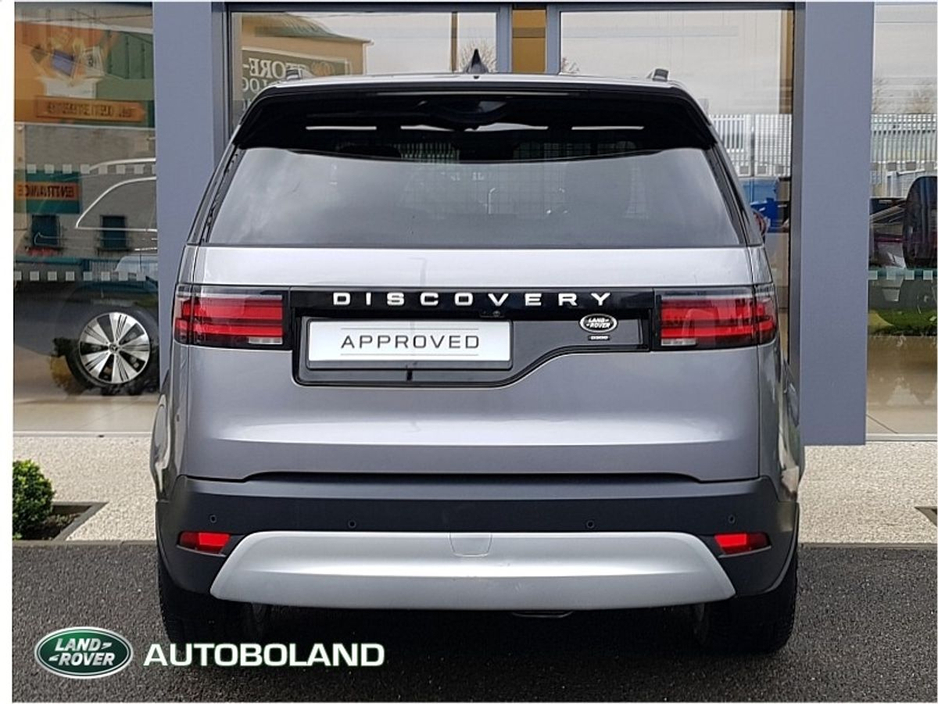 2022 Land Rover Discovery - image 11