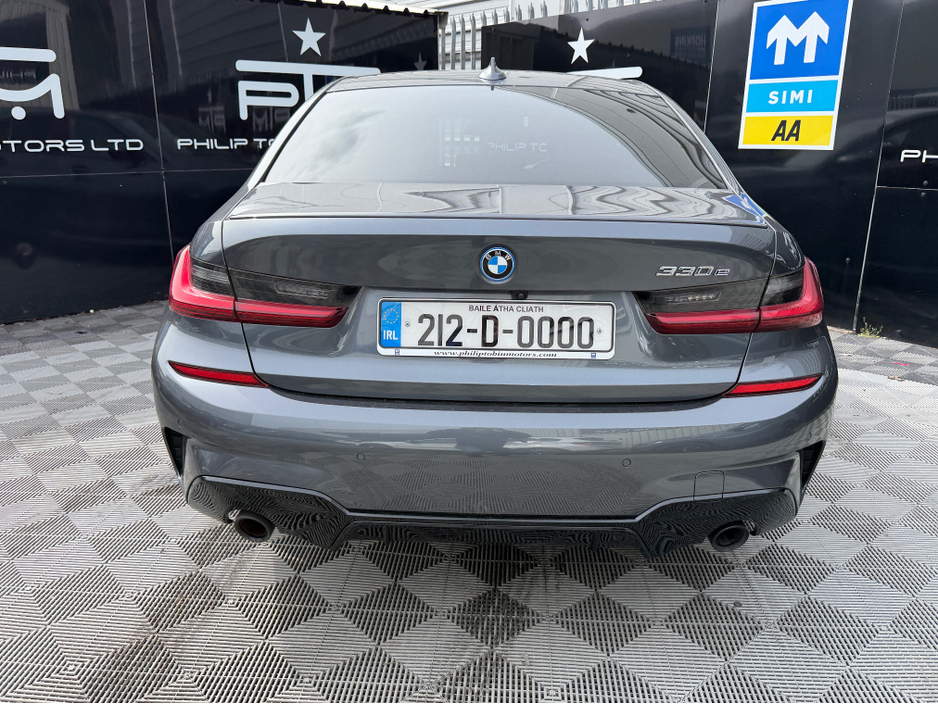 2021 BMW 3 Series - image 8