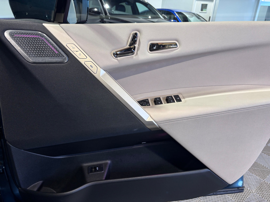 2022 BMW iX - image 13