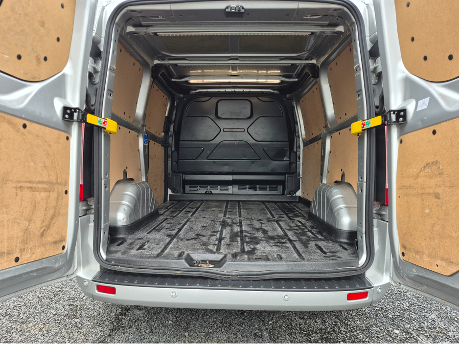 2022 Ford Transit Custom - image 10