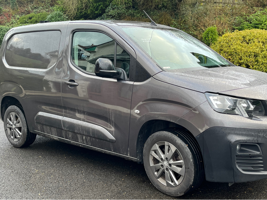 2023 Peugeot Partner ASPHALT PREMIUM + BLUEHDI PLUS L1 €14,500