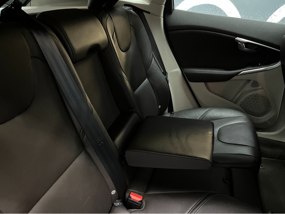 2014 Volvo V40 €10950 2014 VOLVO V40 T4 SE 1.6 AUTOMATIC / CRUISE CONTROL / REVERSE CAMERA / ELECTRIC MEMORY & HEATED SEATS €10,950