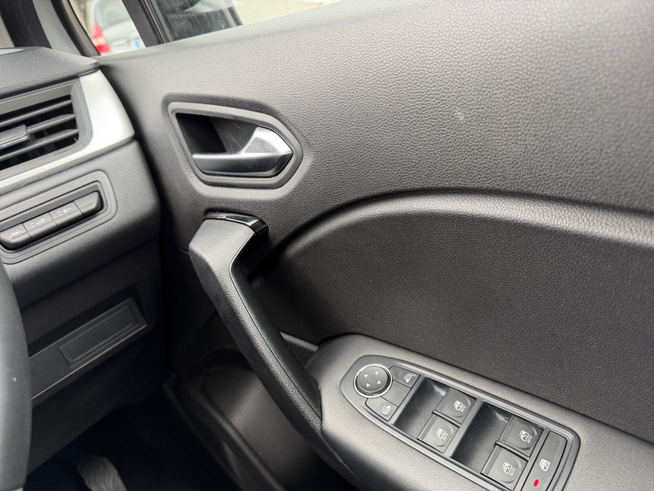 2022 Renault Captur - image 10