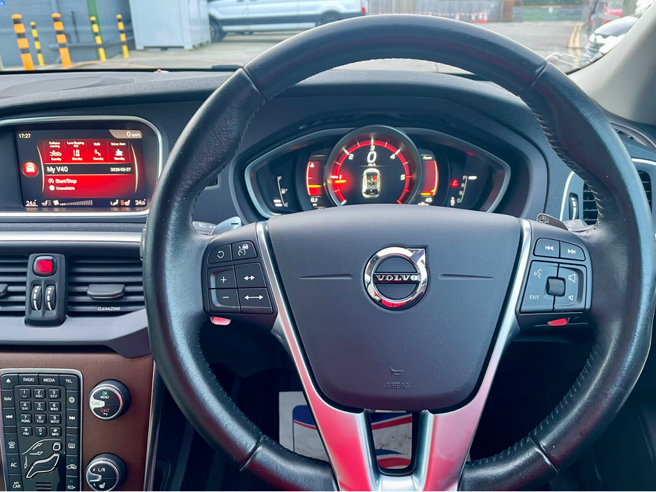 2017 Volvo V40 - image 26