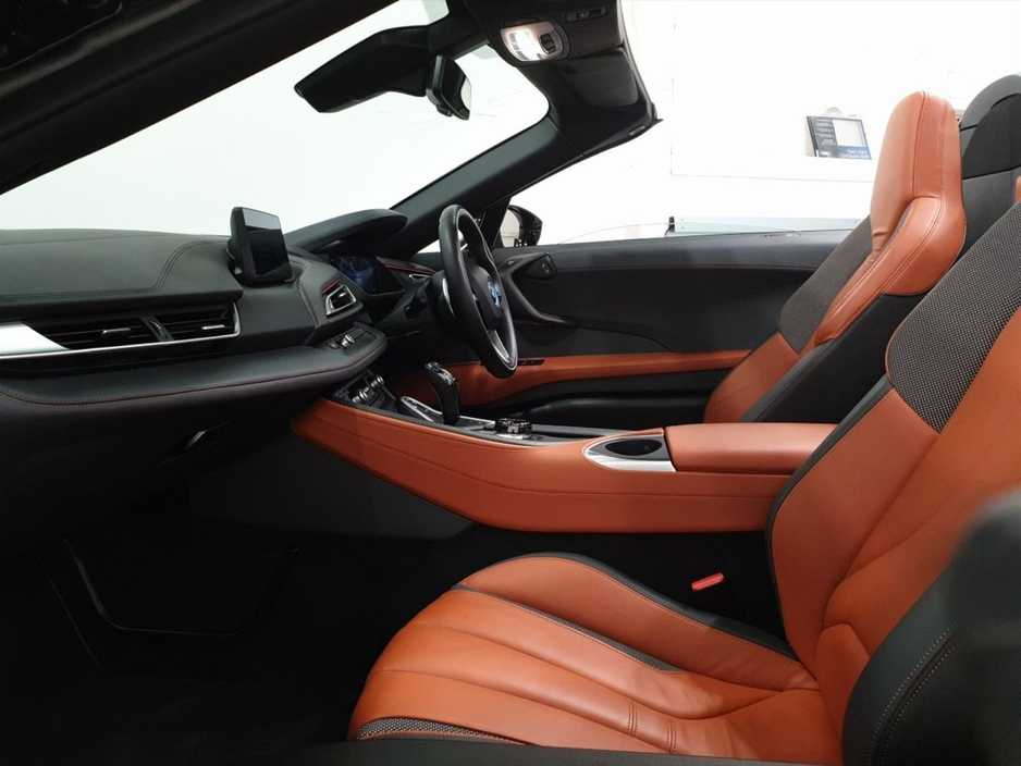 2019 BMW i8 - image 7