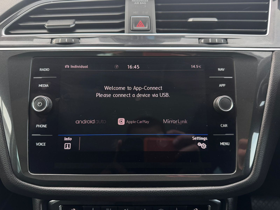 2018 Volkswagen Tiguan - image 26