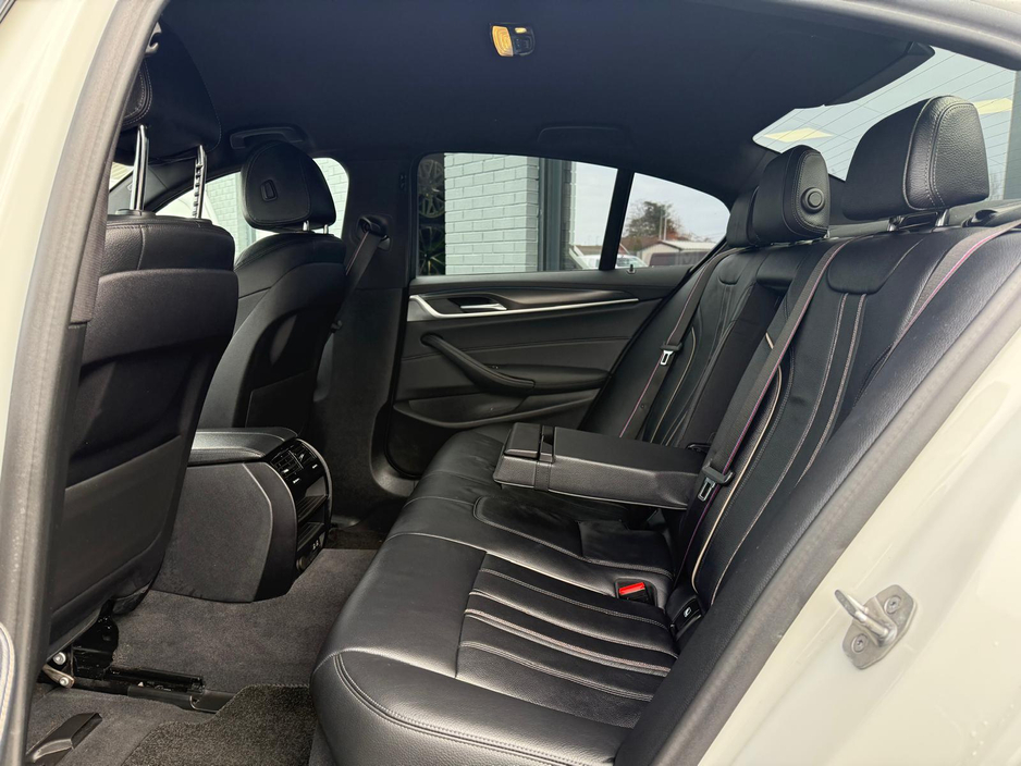 2021 BMW 5 Series - image 27