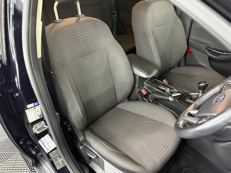 2017 Ford Focus - image 21