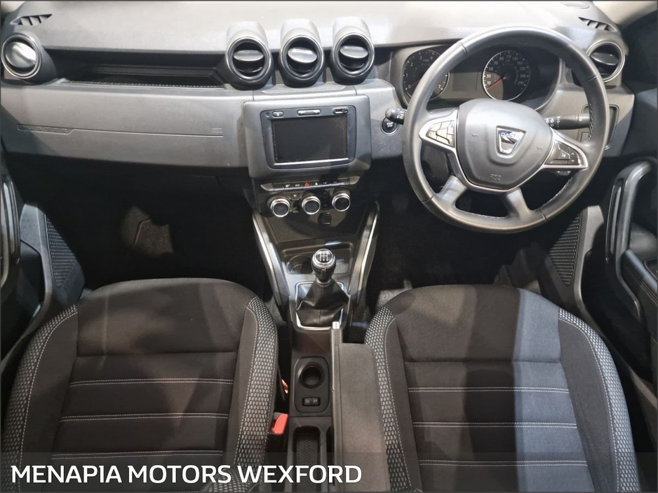 2020 Dacia Duster - image 2