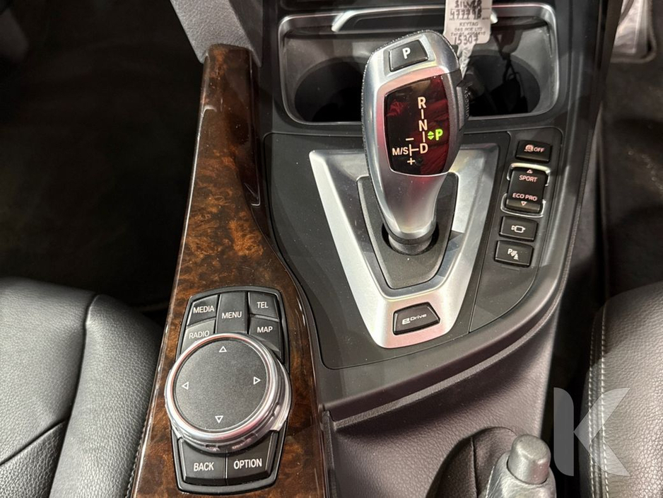 2016 BMW 3 Series - image 20