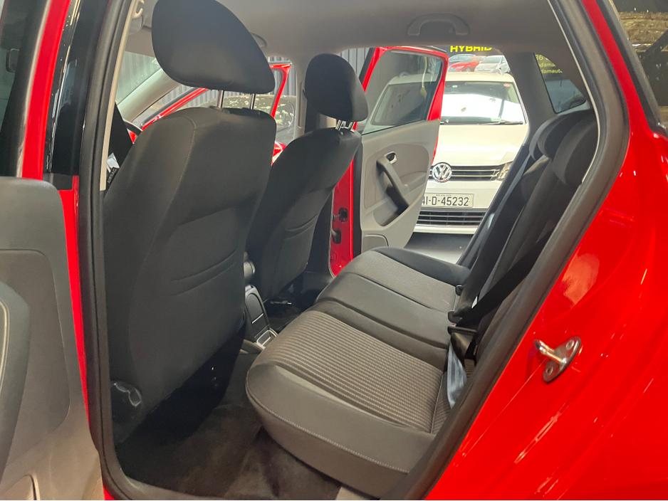 2014 Volkswagen Polo - image 8