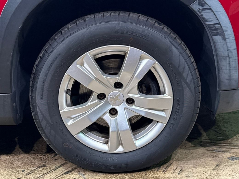 2017 Peugeot 2008 - image 10