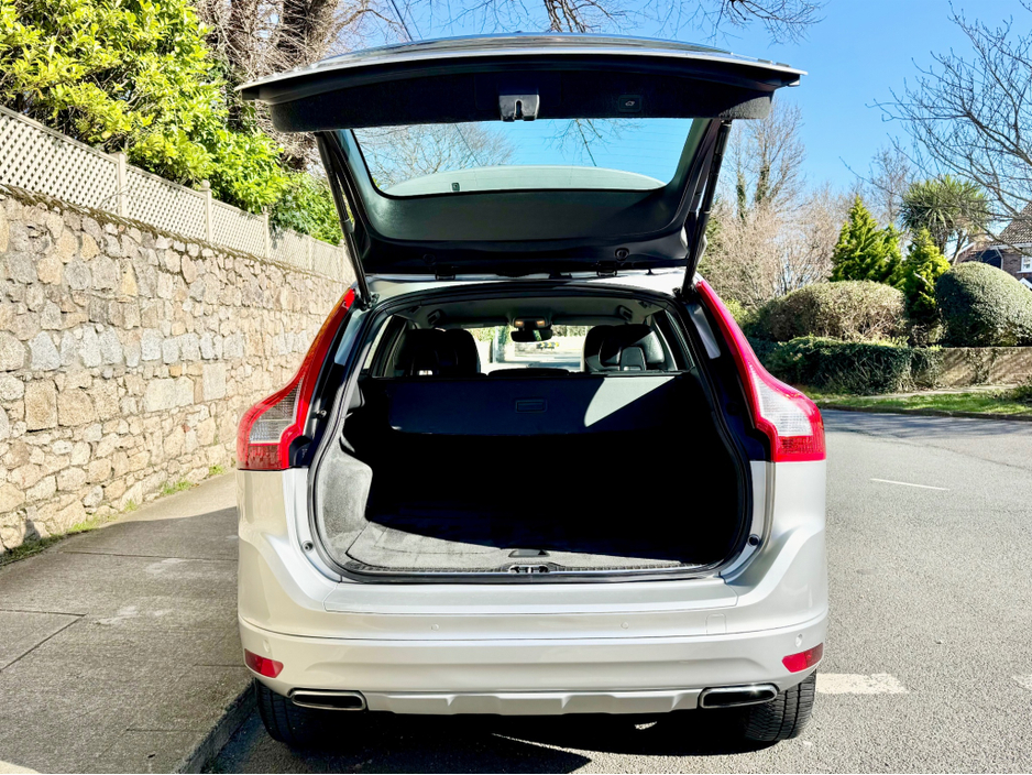 2015 Volvo XC60 - image 14