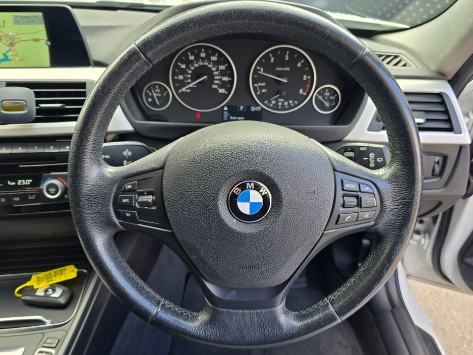 2017 BMW 3 Series - image 18
