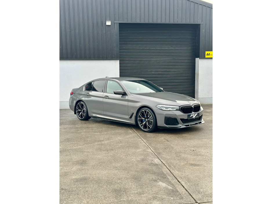 2021 BMW 5 Series - image 5