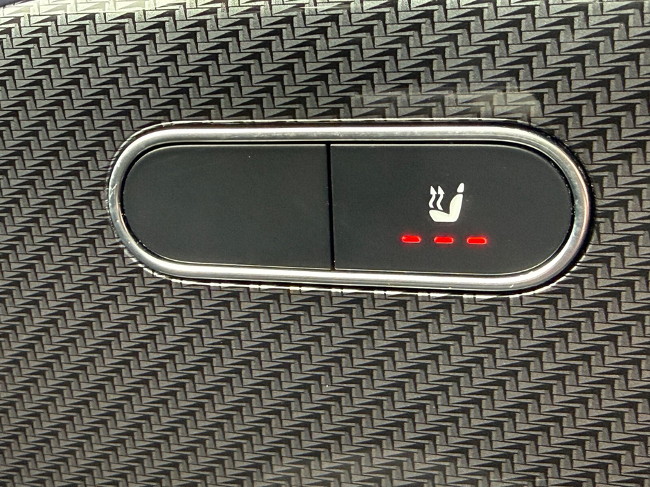 2021 Mercedes-Benz GLA Class - image 24