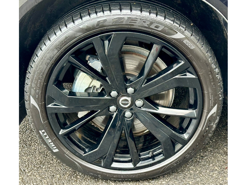 2025 Volvo XC60 - image 23