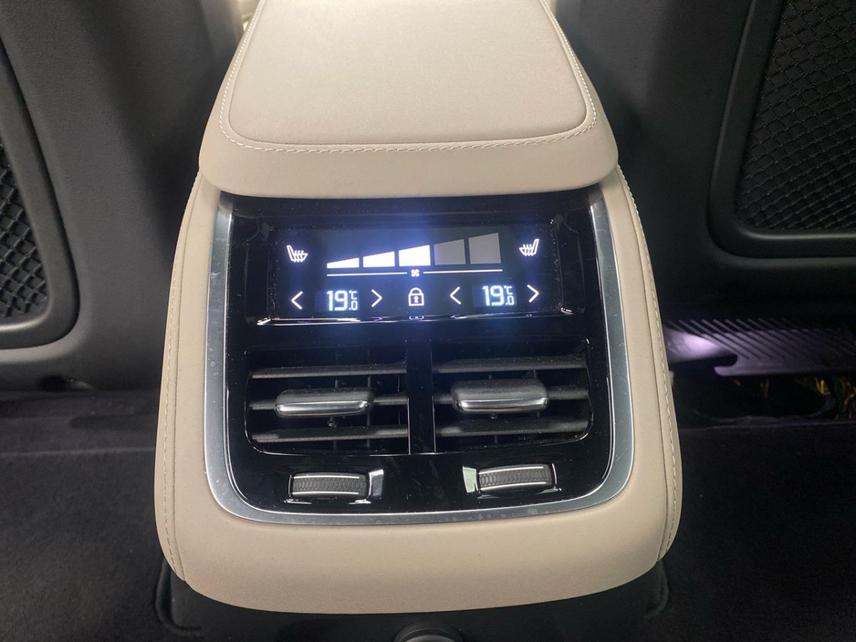 2025 Volvo XC90 - image 14
