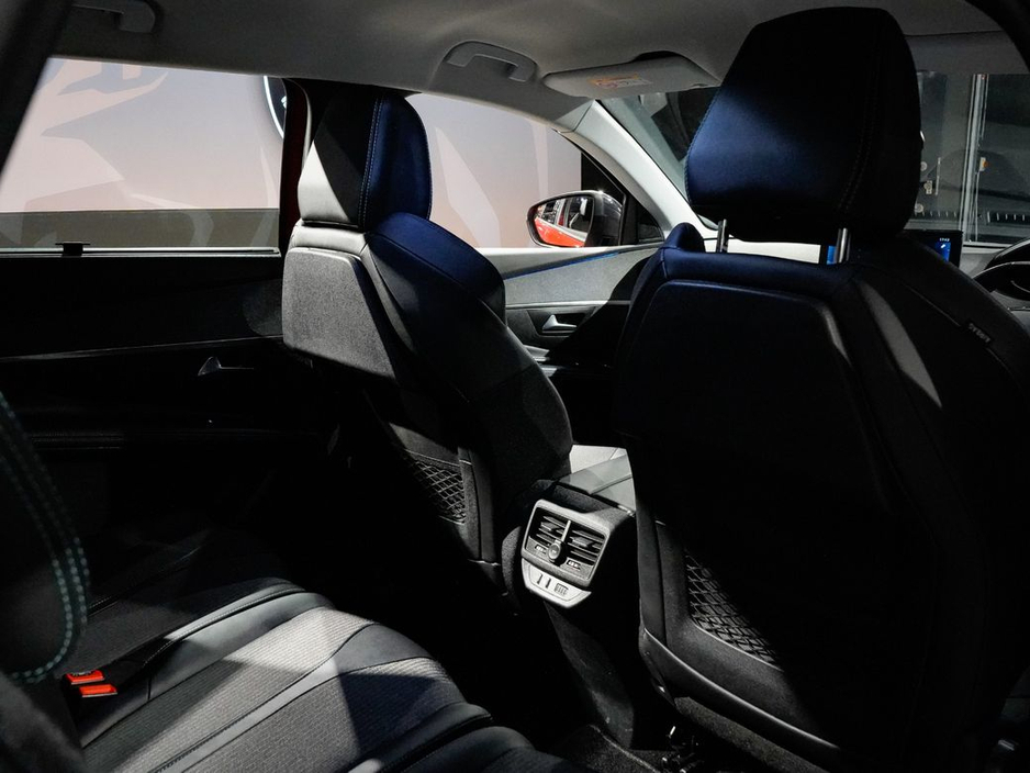 2022 Peugeot 5008 - image 9